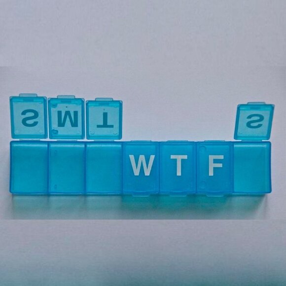 Weekly 7-Day Pill Organizer, Days of the Week Locked Container - Picture 8 of 16